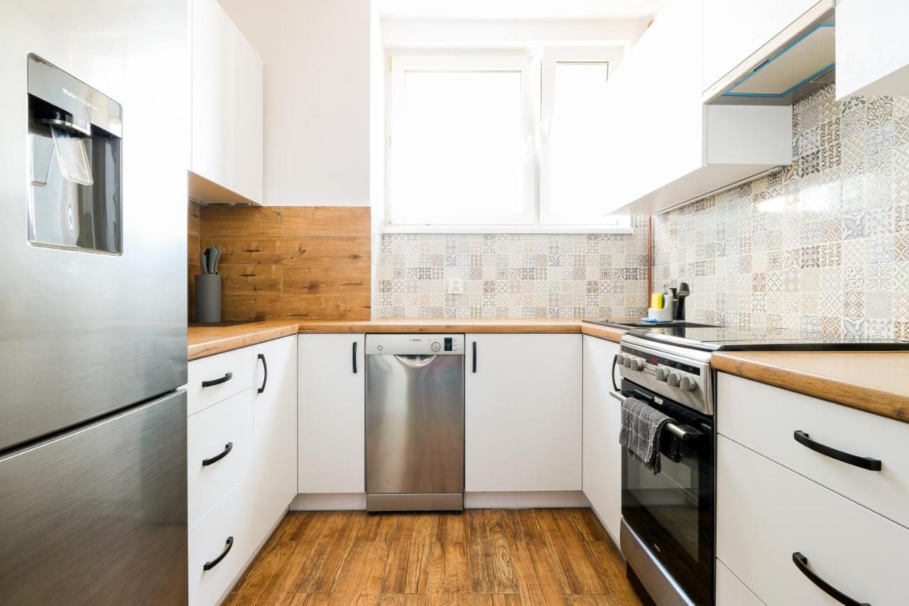 Apartament Morena Z Widokiem Z Tarasu Na Morze ชวีโนวิชแจ ภายนอก รูปภาพ