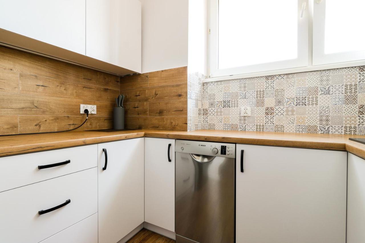 Apartament Morena Z Widokiem Z Tarasu Na Morze ชวีโนวิชแจ ภายนอก รูปภาพ